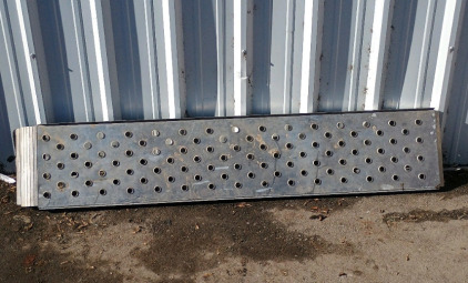 (1) Aluminum Loading Ramp<br/>