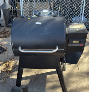 Medium Traeger With Grill Tool
