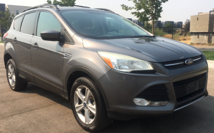 2013 FORD ESCAPE - 4X4 - BLUETOOTH!