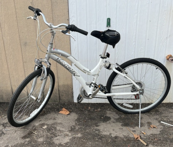 Grey and White Motiv Mountain Bike 26&rdquo;