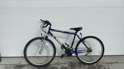 Blue and Black Magna Mountain Buke 26&rdquo;