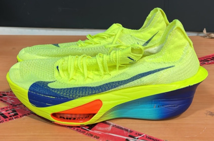 Est. Size Men&rsquo;s 10.5 Nike ZoomX Running Shoes