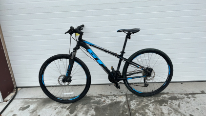 Black and Blue GT Mountain Bike 27.5&rdquo;