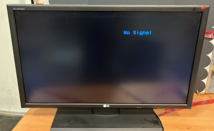 LG Flatron M4212C Television