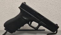 Glock 22 .40S&W Semi Automatic Pistol With (2) Extra Magazines And Case-- GXX762