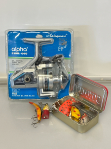 New in Package Shakespeare Alpha 2100D-040 Ez Cast Reel and (5) Vintage Lures