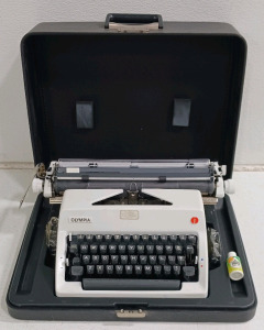 (1) Olympia Typewriter w/ Case - Made in Western Germany