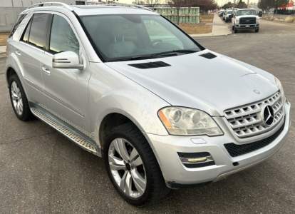 2011 MERCEDES ML350 - AWD - HEATED SEATS!