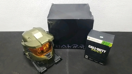 Halo 3 Legendary Edition Master Chief Collctors Helmet w/Box, Xbox 360 Call of Duty MW3 Hardened Edition