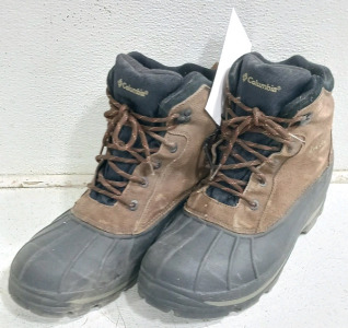 (1) Columbia Snow Boots - Size 12