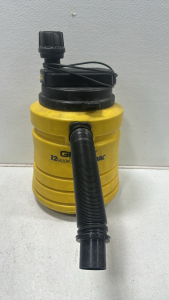 Genie Rolling 12 Gallon Wet/Dry Vac