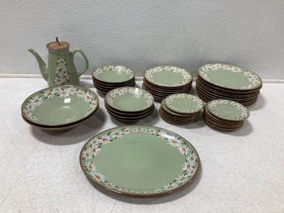 Antique Taylor Smith & Taylor CO. Lazy Daisy 45 Piece Ceramic Dinnerware Set