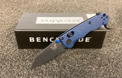 Benchmade Full Immunity Pocket Knife - Blue Class