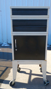 (1) Metal Rolling Storage Cabinet - 3 Drawers w/ Locking Lower Compartment<br/>