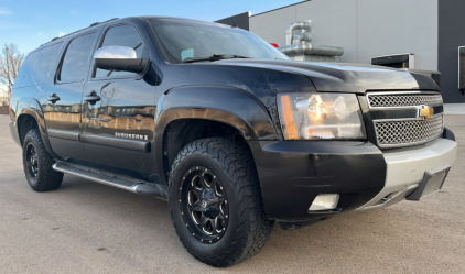 2007 CHEVY SUBURBAN - DVD PLAYER!