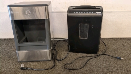 General Electric Ice Maker and and Pen&Gear Paper Shredder