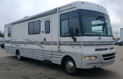 1999 WINNEBAGO CHIEFTAIN - FULL BATH!