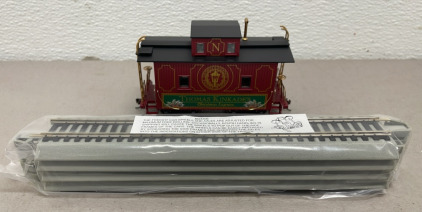 Hawthorn Village &ldquo;Christmas Caboose&rdquo; Electric Train And (4) Piece Track W/ C.O.A.