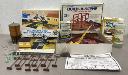 Model Train Accesories&hellip; Build A Scene Construction Site W/ Extra Stone And Gravel, Dual Crossing Gates W/ Flashing Lights & Bell, Watertower, And Signs And Electric Poles