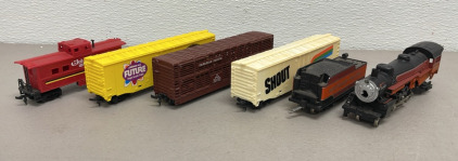 (6) Daylight Steam Locomotive #6789 H.O. Train W/ Cargo Cars, Gravel Car, And Caboose