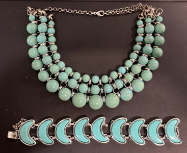 (1) Turqoise Acrylic Beaded Necklace (1) Turquoise Moon Shaped Bracelet