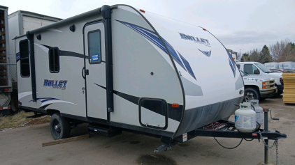 2019 KEYSTONE BULLET - QUEEN BED!