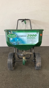 Scotts SpeedyGreen 2000 Broadcast Spreader