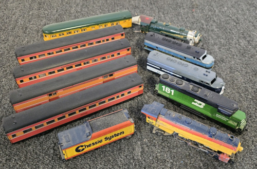 (4) Model Train Engines And (5) Piece Train Car Set