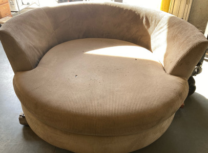 Round Swivel Chair