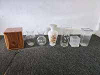 9"x7"x7" Wooden Urn, (6) Glass Vases