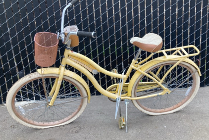 Huffy Nel Lusso Beach Cruiser Bike