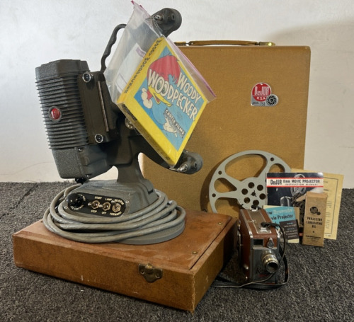 DeJur Model- 750 Video Projector