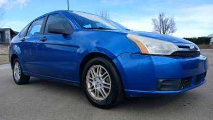 2010 FORD FOCUS SE - CUTE CAR!