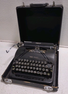 Vintage 1946 Smith Corona Sterling 4A Portable Typewriter w/Case