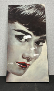 (1) Glamorous Art Piece