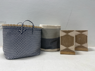 (2) Woven Tabl Lamps And (2) Decorative Baskets For Home Decor