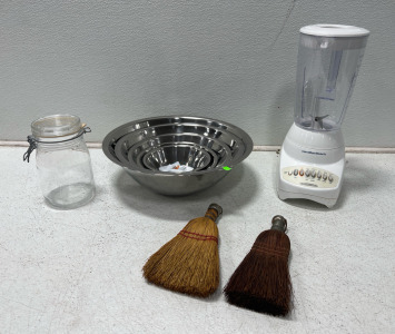 (1) Hamilton Beach Blender (1) Stainless Steel Set Of 5 Different Size Bowl (1) Glass Mason Jar And More
