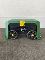 Miracle Grow Lawn and Garden Cart