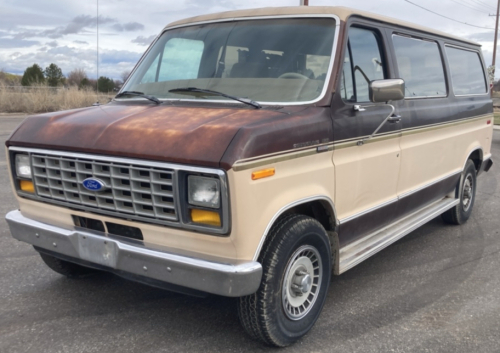 1990 FORD E-150 - WORKING HANDICAP LIFT!