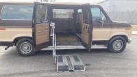 1990 FORD E-150 - WORKING HANDICAP LIFT! - 17