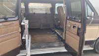 1990 FORD E-150 - WORKING HANDICAP LIFT! - 18