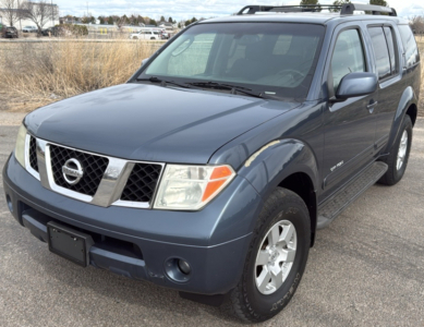 2005 NISSAN PATHFINDER - 4X4!