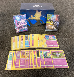 Pok&eacute;mon Cards & Collectible Box