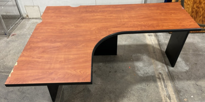 L Shaped Corner Desk4’x2’x29” 2’x66”x29”