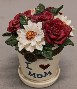 (1) Boyds I Love Mom Trinket Box