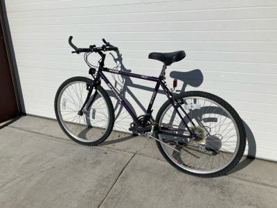 26&rdquo; Purple KHS Monta&ntilde;a Bike