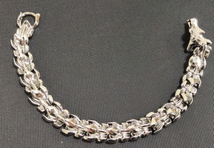 8" Silver Toned Dragon Scale Link Chain Bracelet