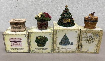 (4) The Boyd&rsquo;s Collectibles Small Resin Figurines