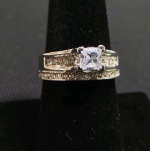 Size 7.5 2-Piece Silver Toned Clear Gemstones Ring Set