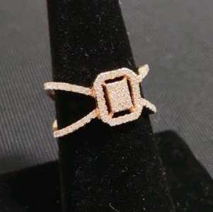 Size 6.75 Rose Gold Toned Crystal Gemstone Studded Ring